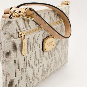 Michael Kors Jet Set Vanilla Signature Wristlet